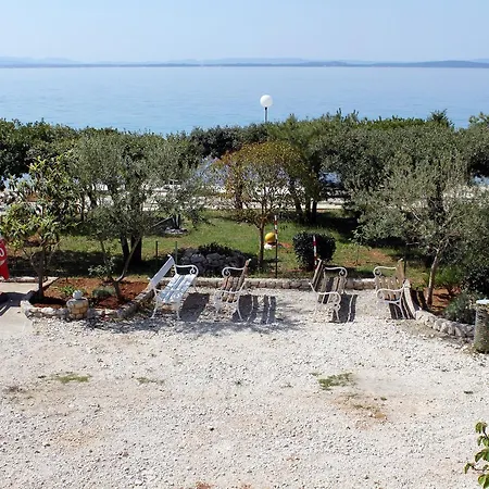Apartment Family Friendly Seaside Apartments Petrcane, Zadar - 3270 *