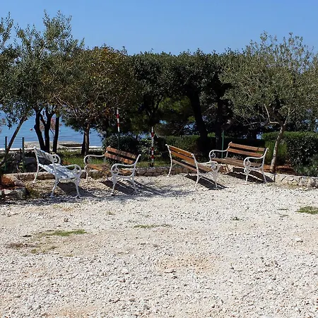 Family Friendly Seaside Petrcane, Zadar - 3270 アパート